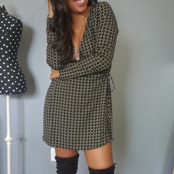 HIGH EXPECTATIONS BLACK CREAM SHIFT DRESS - Picture 3 of 5